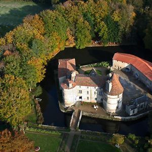 Villa La Loge du Château à Saint-Dier-dʼAuvergne Exterior photo