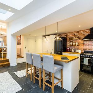 Appartement Stunning Spacious 4Bd House With Garden - Sleeps 8 à Enfield Exterior photo