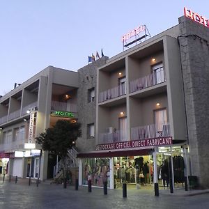 Hotel Puerta De Espana à La Jonquière Room photo