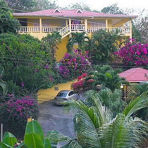 Hôtel Hibiscus Heights à Tobago Exterior photo