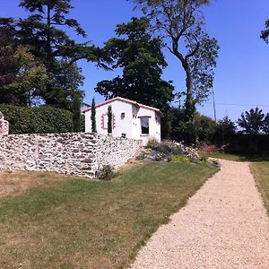 Bed and Breakfast Domaine du Chêne Crucy à Liré Exterior photo