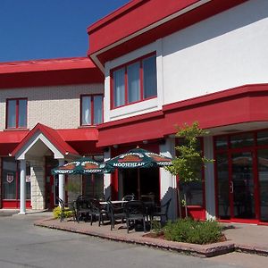 Hotel Auberge l'Ambassadeur à Amqui Exterior photo