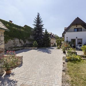 Hotel Várfal Vendégház à Fertőrákos Exterior photo