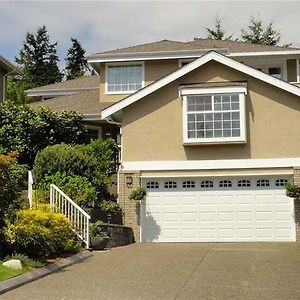 Mundy Park Suites Coquitlam Exterior photo