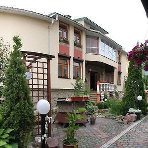 Hotel Rayske Yabloko à Lviv Exterior photo