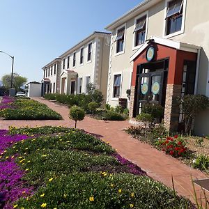 Bread And Barrel Guesthouse Bellville Le Cap Exterior photo