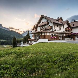 Hotel Arlara Corvara In Badia Exterior photo