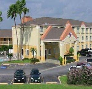 Hotel Super 8 By Wyndham Harlingen Tx Exterior photo