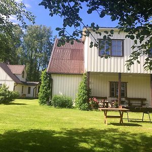 Villa Maenni Farm Holiday House à Eoste Exterior photo