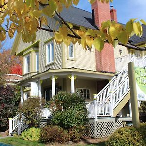 Hotel La Belle Victorienne à Magog Exterior photo