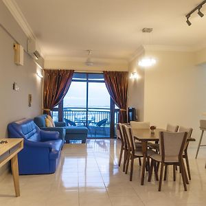 Panoramic 180 Cozy Suite At Penang Island By D Imperio Homestay Gelugor Exterior photo