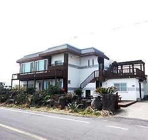 Hotel La Maison Benie Deuxieme à Seogwipo Exterior photo