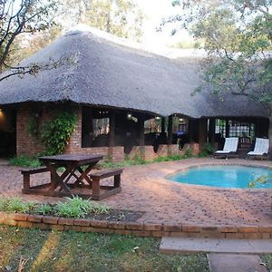 Bushfront Lodge Livingstone Exterior photo