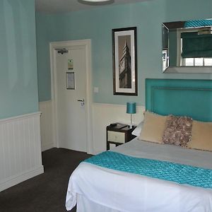 Hotel The Blue Boar à Theydon Bois Room photo