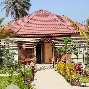 Bamboo Garden Hotel Serrekunda Exterior photo