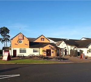 Hotel Charnwood Arms à Coalville Exterior photo