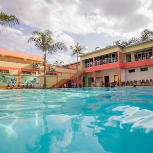 Royal Minni Inn Embu Exterior photo