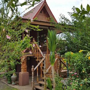 Hotel Kratommai Phuwaree à Wang Nam Khiao Exterior photo