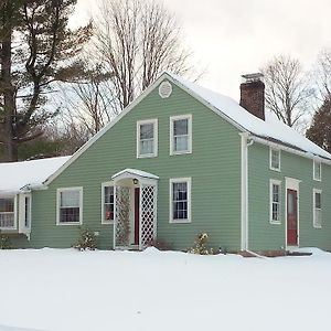 Truman Gillet House B&B Granby Exterior photo