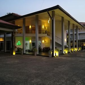 Hotel Grindlays Regency à Ambepussa Exterior photo