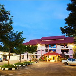 Hotel Chatsuree Mansion à Ubon Ratchathani Exterior photo