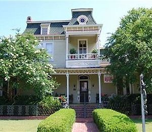 Rothschild Pound House Inn Columbus Exterior photo