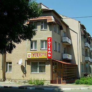 Hôtel Udech à Zhidachov Exterior photo