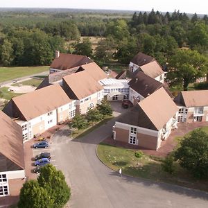 Hotel Domaine de Mont-Evray à Nouan-le-Fuzelier Exterior photo