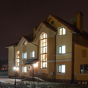 Hôtel Alekselena à Malekhuv Exterior photo