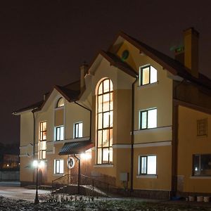 Hotel Alekselena à Malekhuv Exterior photo