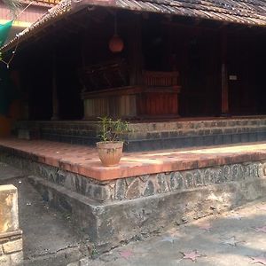 Appartement Thriphala Ayurveda Yogashram à Thiruvananthapuram Exterior photo
