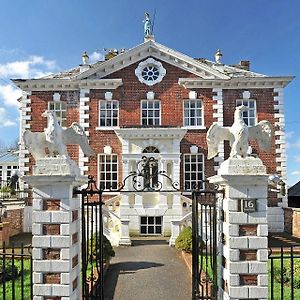 The Eagle House Hotel Launceston Exterior photo