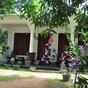 Hotel Sigiriya Flower Guest Exterior photo