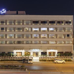 Hotel Ramee Panchshil à Kolhapur Exterior photo