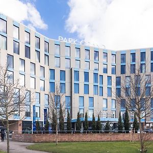 Hotel Park Grand Heathrow à Hounslow Exterior photo