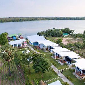 Hotel Bluemoon Riverside à Phibun Mangsahan Exterior photo