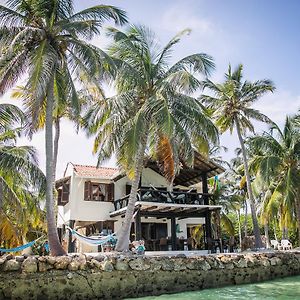 Hotel Cabana Salsipuedes à Tintipan Island Exterior photo