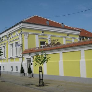 Hôtel Konak à Požarevac Exterior photo