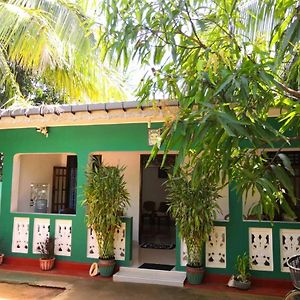 Hotel Alass Ga For Pets Lovers à Trincomalee Exterior photo