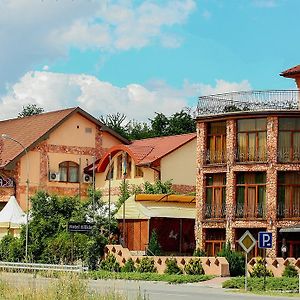 Hotel Kilikiya Oujhorod Exterior photo