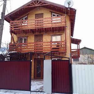 Hotel U Karoliny à Yaremtche Exterior photo