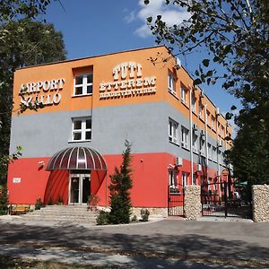 Hotel Airport Szallo à Tokol Exterior photo