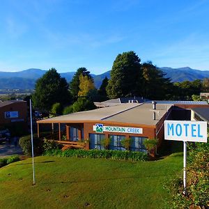 Mountain Creek Motel Bar & Restaurant Mount Beauty Exterior photo