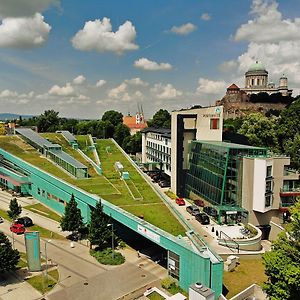 Portobello Wellness & Yacht Hotel Esztergom Exterior photo