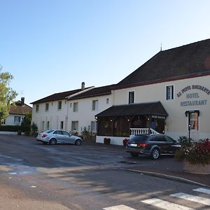 Hotel Au puits enchanté à Saint-Martin-en-Bresse Exterior photo