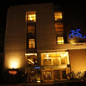 Hôtel The Royale Senate, Hebbal, Bengaluru Exterior photo