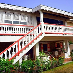 Bed and Breakfast Rock Haven Bed & Breakfast à Basseterre Exterior photo