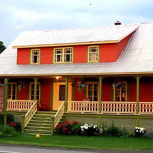 Bed and Breakfast Gite de la Baie Hatée à Le Le Bic Exterior photo