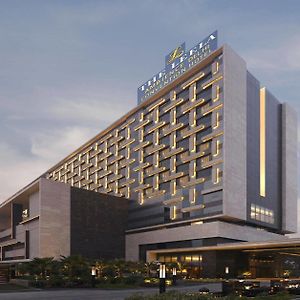 The Leela Ambience Convention Hotel Delhi New Delhi Exterior photo