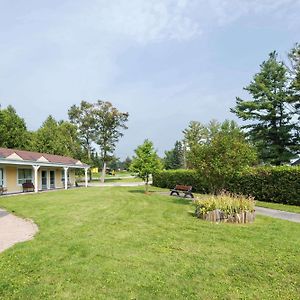 Knights Inn Bracebridge Exterior photo